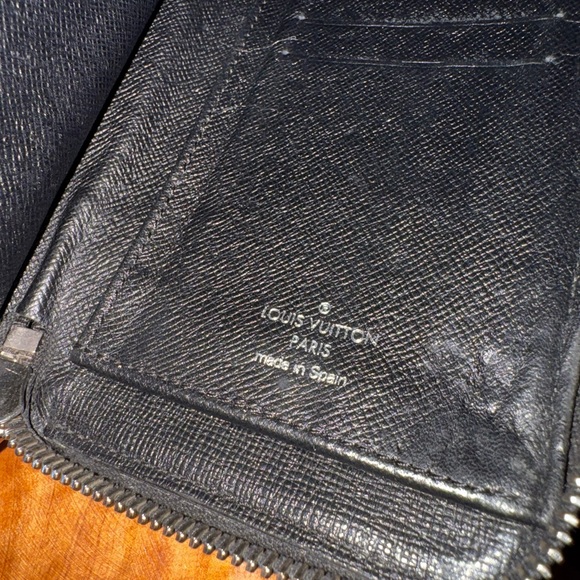 Louis Vuitton
Damier Graphite Pattern Coated Canvas Zippy Organizer Wallet - Picture 11 of 16